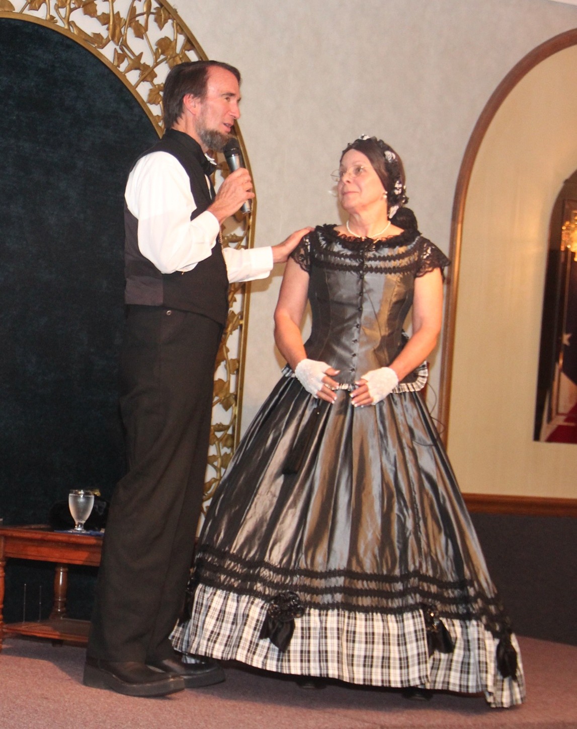 Lincoln and Mary in period costume